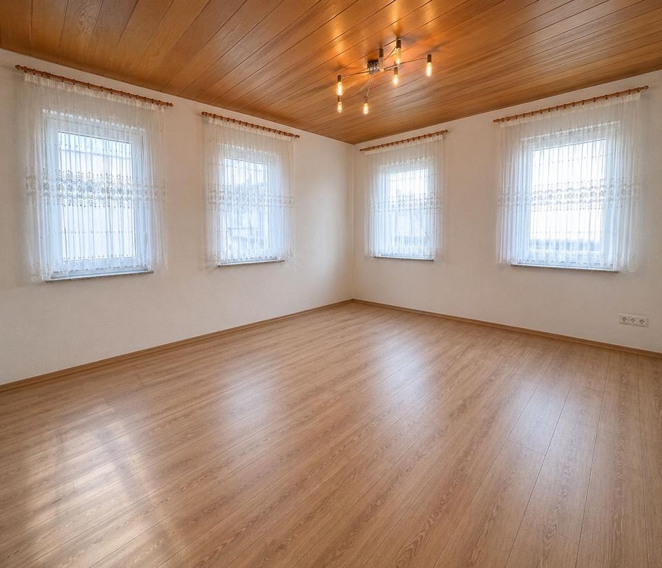 Thumbnail-Große gepflegte 7-Zimmer-Wohnung im Herzen von Bad Urach
