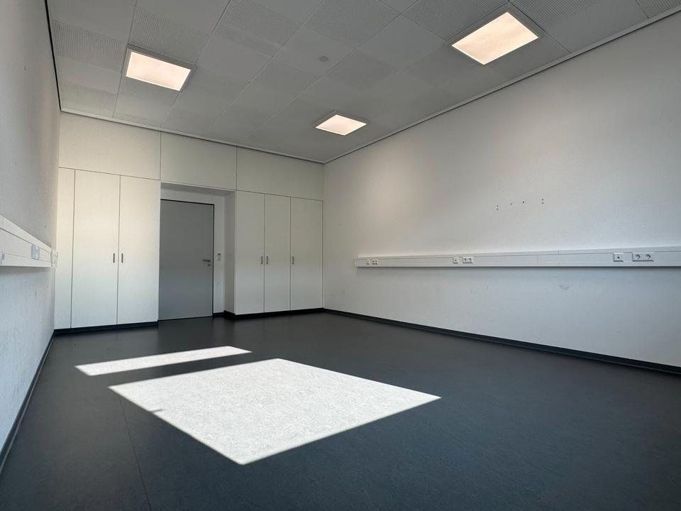 Thumbnail-Moderne Gewerbefläche – ideal für Praxis oder Büro