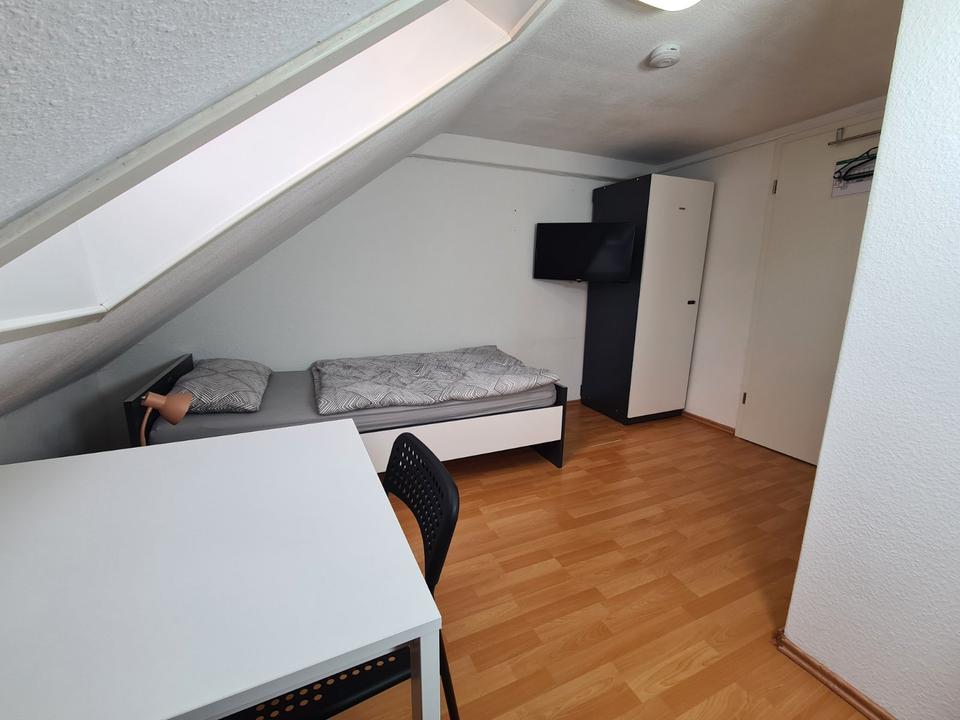 Thumbnail-1-Zimmer-Apartment + Bad + Küchenzeile + Garten
