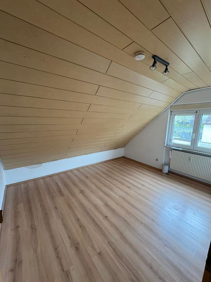 Thumbnail-3.Zimmer Dachgeschosswohnung für handwerklich geschickte Mieter