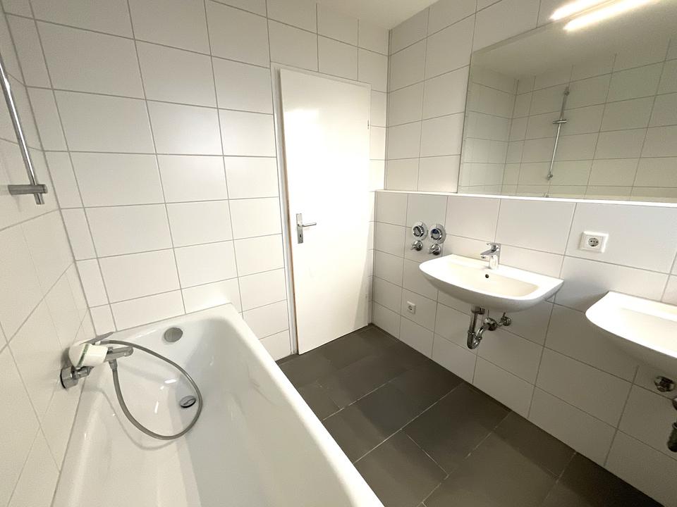 Thumbnail-3-Zimmer-Wohnung mit Balkon, Lift und TG-Stellplatz