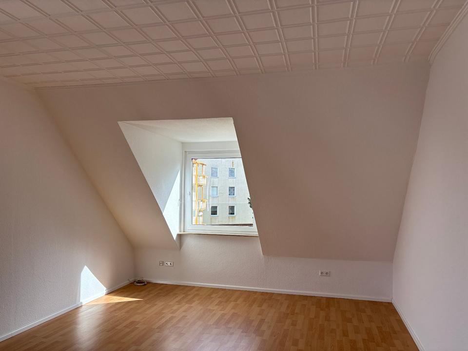 Thumbnail-2,5 Zimmer Dachgeschoss Wohnung, renoviert, in Ronnenberg