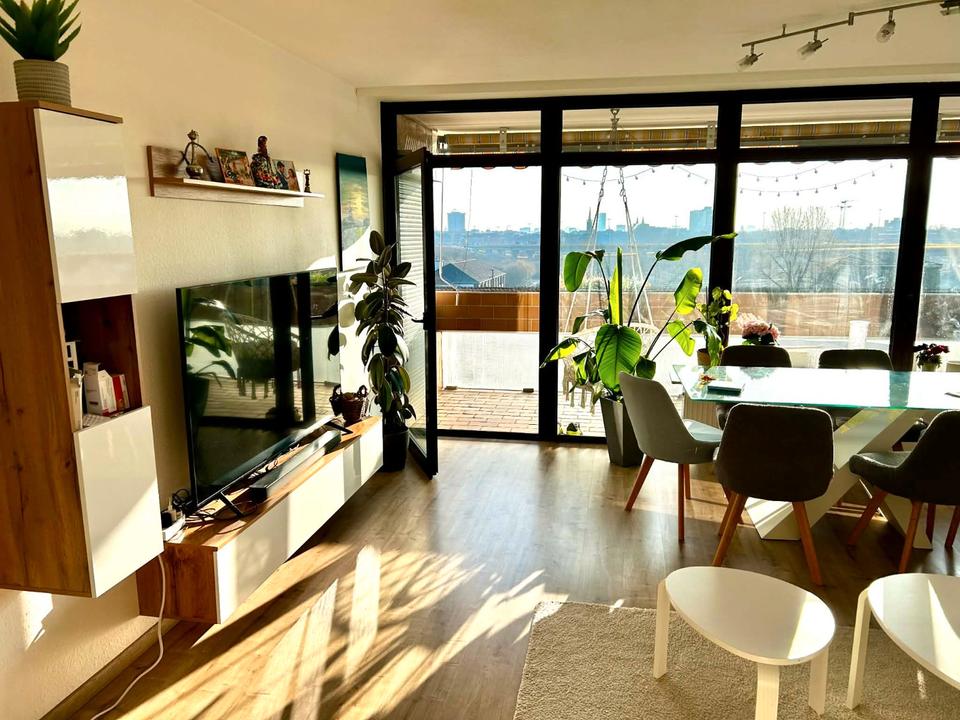 Thumbnail-Modern sanierte 4‑Zimmer‑Wohnung mit Einbauküche und großem Balko