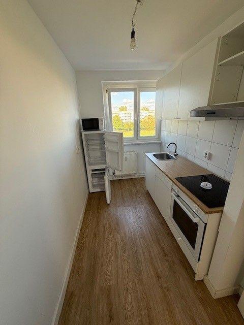 Thumbnail-3- Raum Wohnung mit Einbauküche, Balkon und Duschbad