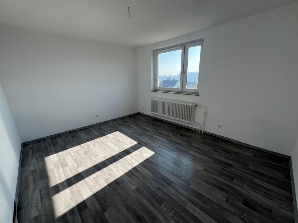 Thumbnail-Helle 4-Zimmer-Wohnung mit Balkon in ruhiger Lage von Wunsiedel - 2. OG - ca. 91,45 m²
