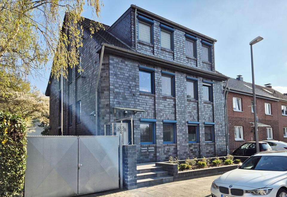 Thumbnail-Hochwertig kernsaniert – EG mit Souterrain Wohnung