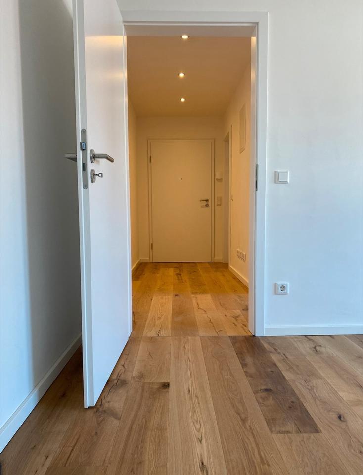 Thumbnail-* Neuwertige 2-ZKB Whg. mit EBK *