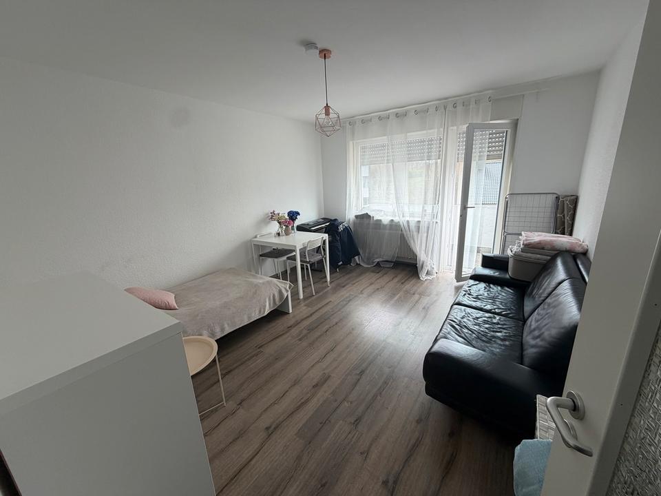 Thumbnail-1- Zimmer- Wohnung mit Balkon & Einbauküche in RS- Lüttringhausen