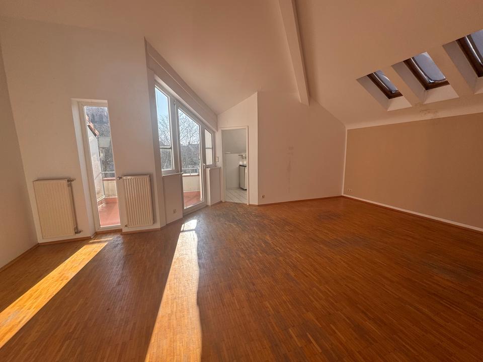 Thumbnail-Ich biete eine charmante, lichtdurchflutete Maisonettewohnung in Kaiserslautern Mühlstrasse an.