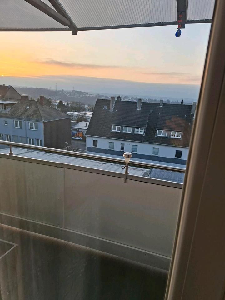 Thumbnail-Remscheid Wohnung mit 2 Garagen!