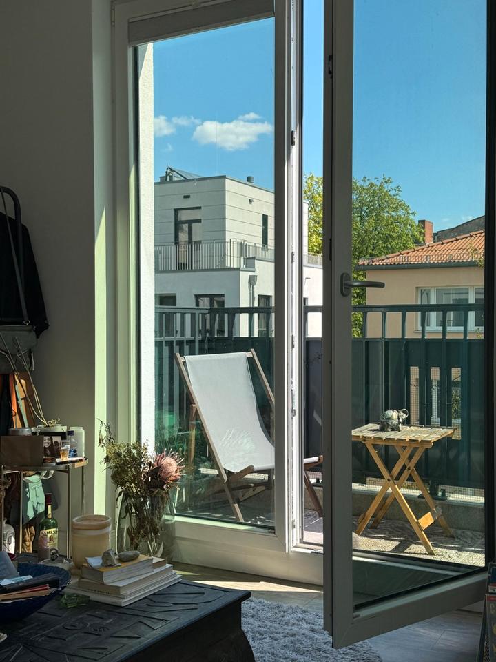 Thumbnail-Bright one room apartment AVAILABLE NOW