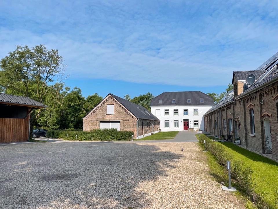 Thumbnail-Moderne, geräumige 4 Zimmerwohnung in besonderem Ambiente