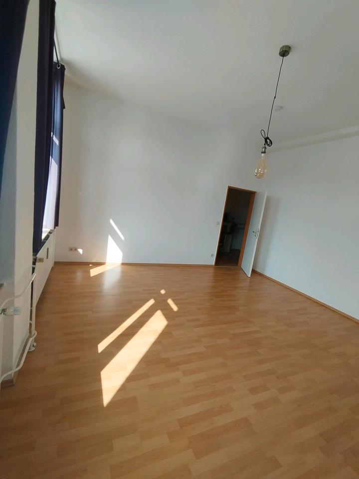 Thumbnail-Helles und geräumiges Zimmer in 3er Frauen-WG