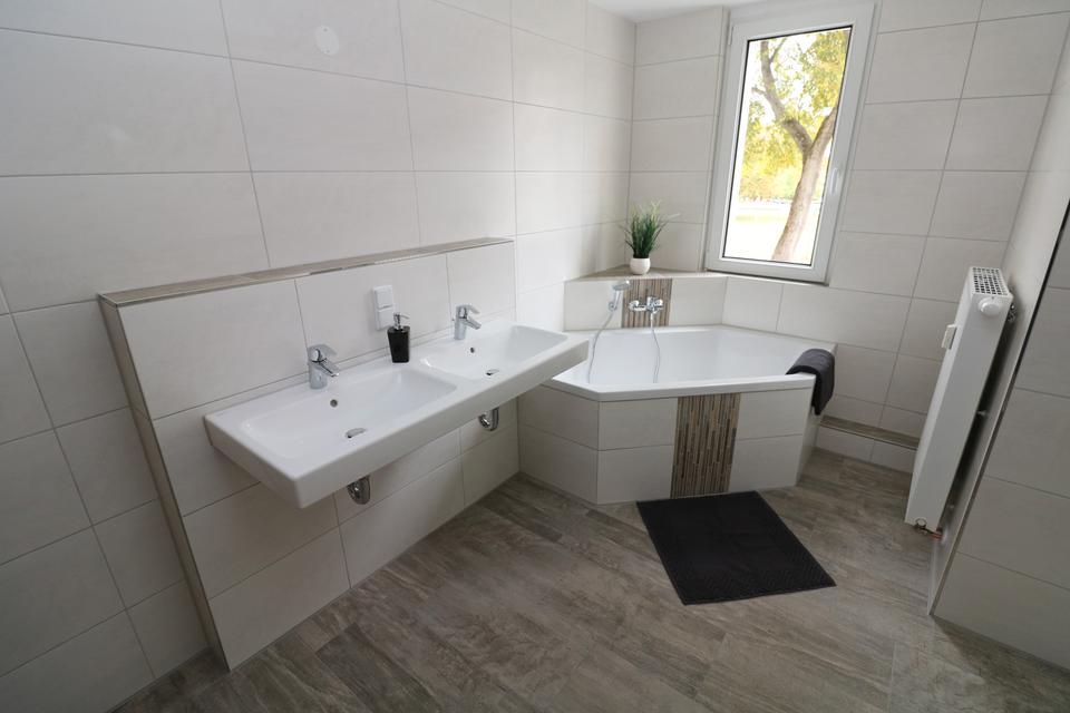 Thumbnail-XXL Hoch drei...Etagen-Wohnung mit Wanne, Dusche, Gäste-WC u. 2 Balkonen!!!!