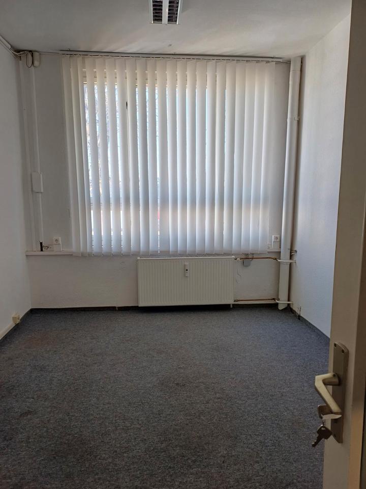 Thumbnail-Büroraum 15-35m² beheizt in Lankow zu vermieten