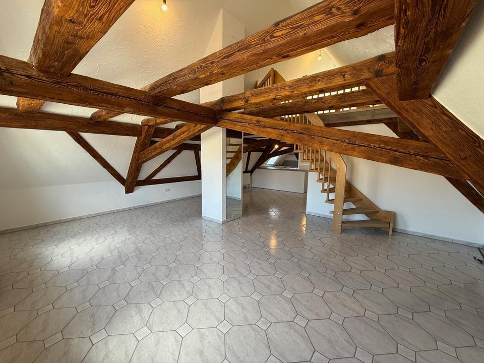 Thumbnail-Sanierte 4-Zimmer-Dachgeschoss-Wohnung mit Sichtbalken, Designbad und Gartenoption