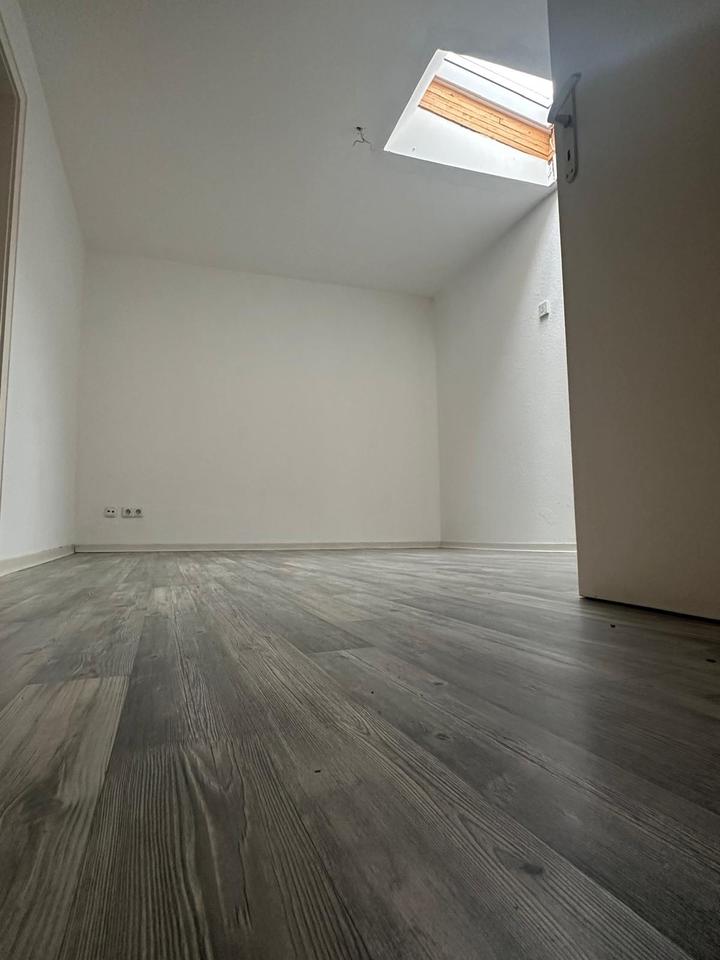 Thumbnail-3-Zimmer-Dachgeschosswohnung in zentraler Lage zu vermieten