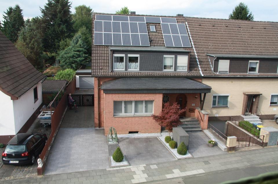 Thumbnail-Reihenendhaus mit großem Grundstück in Köln Rath - MAKLERFREI