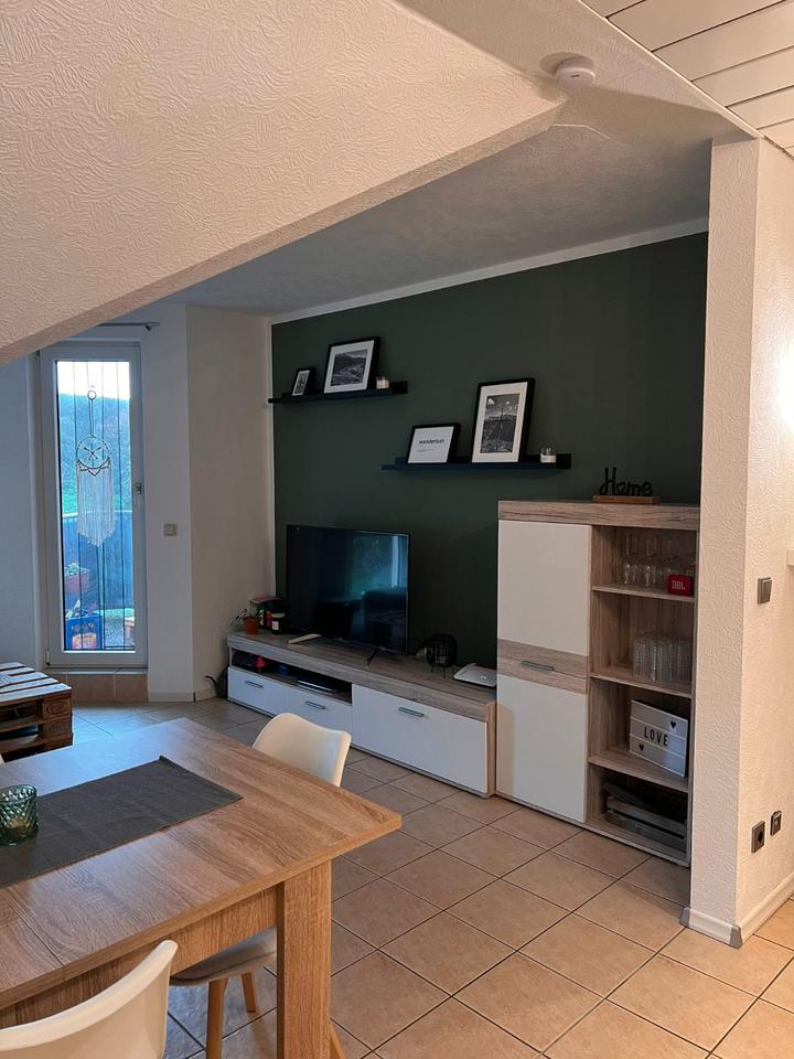 Thumbnail-Gepflegte 2-Zimmer-Dachgeschosswohnung mit Balkon und Parkplatz