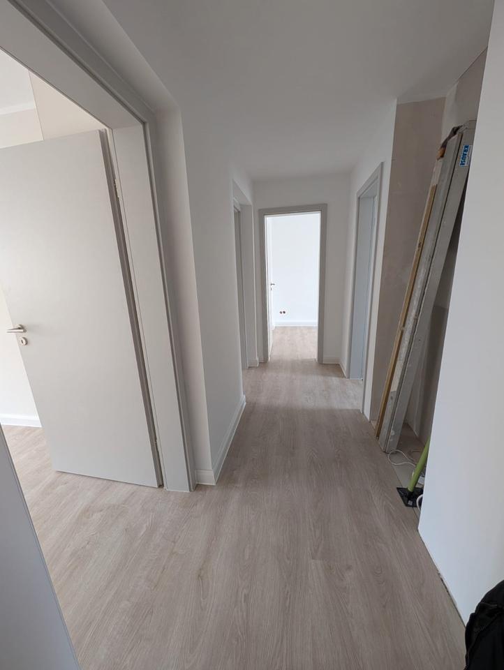 Thumbnail-Erstbezug nach Sanierung, 3-R-Wohnung in der Völkerfreundschaft