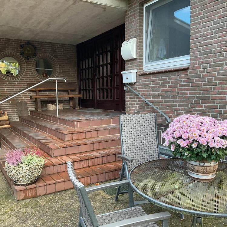 Thumbnail-Großzügige Mietwohnung, 1. OG, 3,5 Zi., 115 m2 in ruhiger Lage