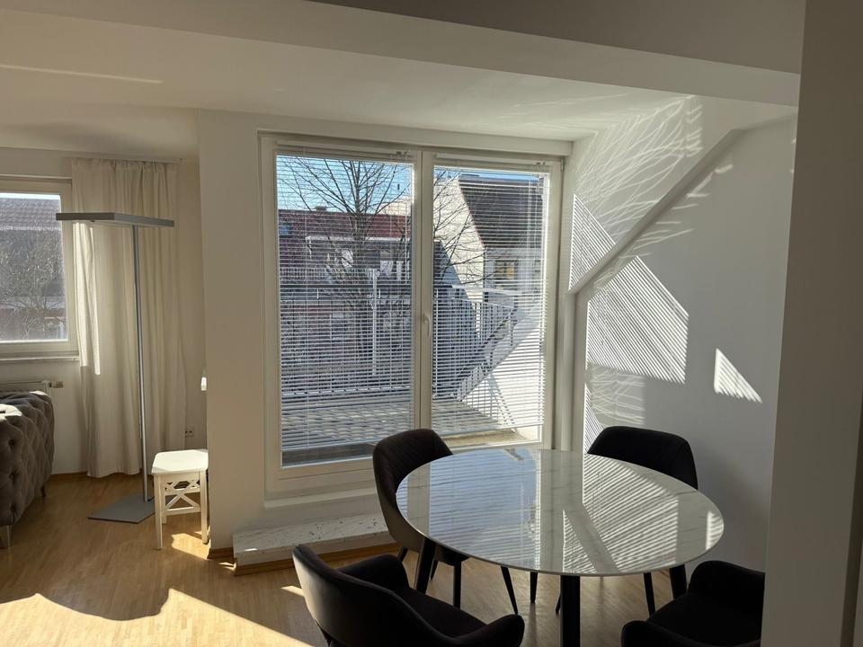 Thumbnail-Möblierte, helle DG-Wohnung in Barmbek-Süd ab sofort (55qm)