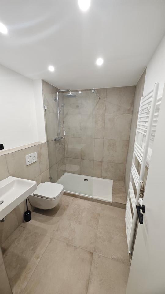 Thumbnail-Möbliertes WG-Zimmer (10 qm) in komplett sanierter WG