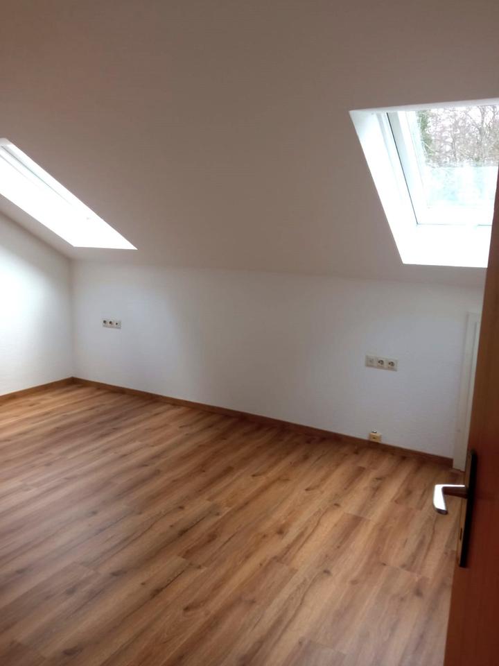 Thumbnail-Schöne 4,5 Zi-Maisonette m. Balkon im 2-Fam.-Haus in Singen-Nord