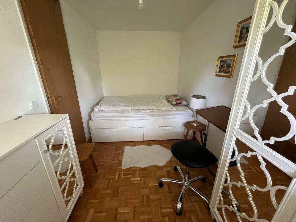 Thumbnail-WARM inkl. WLAN - liebevoll möbeliertes Zimmer in optimaler Lage