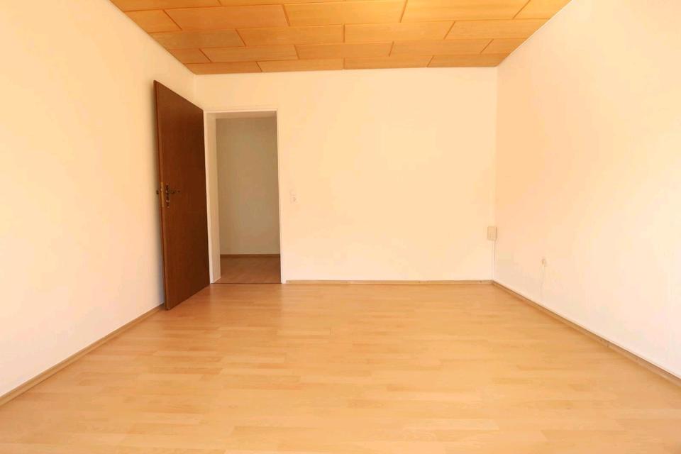 Thumbnail-4,5 Zimmer Wohnung mit Garten