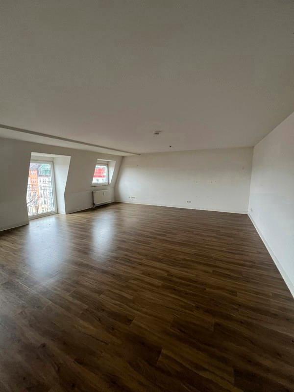 Thumbnail-Großzügige 2-Raum-Wohnung mit Aufzug in der Stadt.