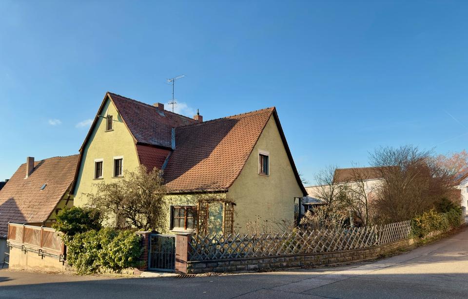 Thumbnail-EFH mit schönem Grundstück , Scheunen und viel Potential in Spalt