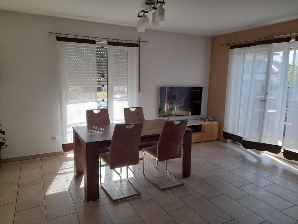 Thumbnail-Helle 3 Zimmer Wohnung mit Balkon Ortsrand Mengkofen