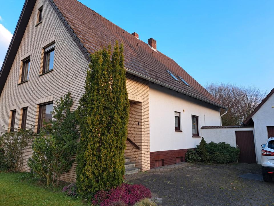 Thumbnail-Solides 2 Familienhaus mit großem Garten in zentraler Lage