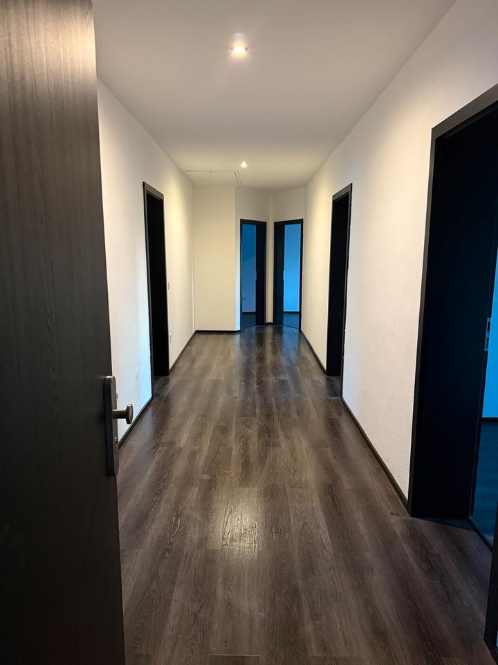 Thumbnail-Frisch renovierte 4-Zimmer-Wohnung mit 125 m² zu vermieten