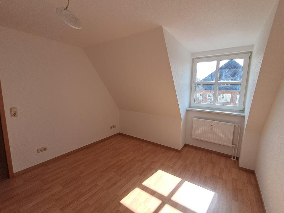 Thumbnail-GEMÜTLICHE FRISCH RENOVIERTE 2 RAUM WOHNUNG IN LUDWIGSLUST ZU VERMIETEN