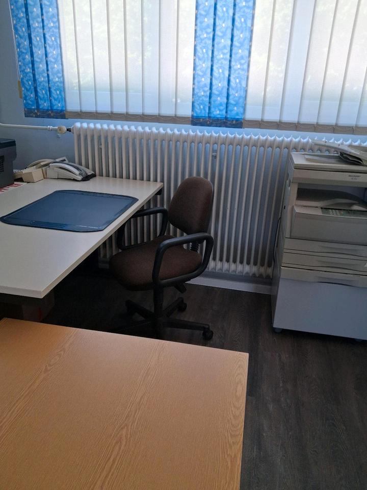 Thumbnail-Büro-Arbeitsplatz 9-12 qm mit ladungsfähiger Anschrift