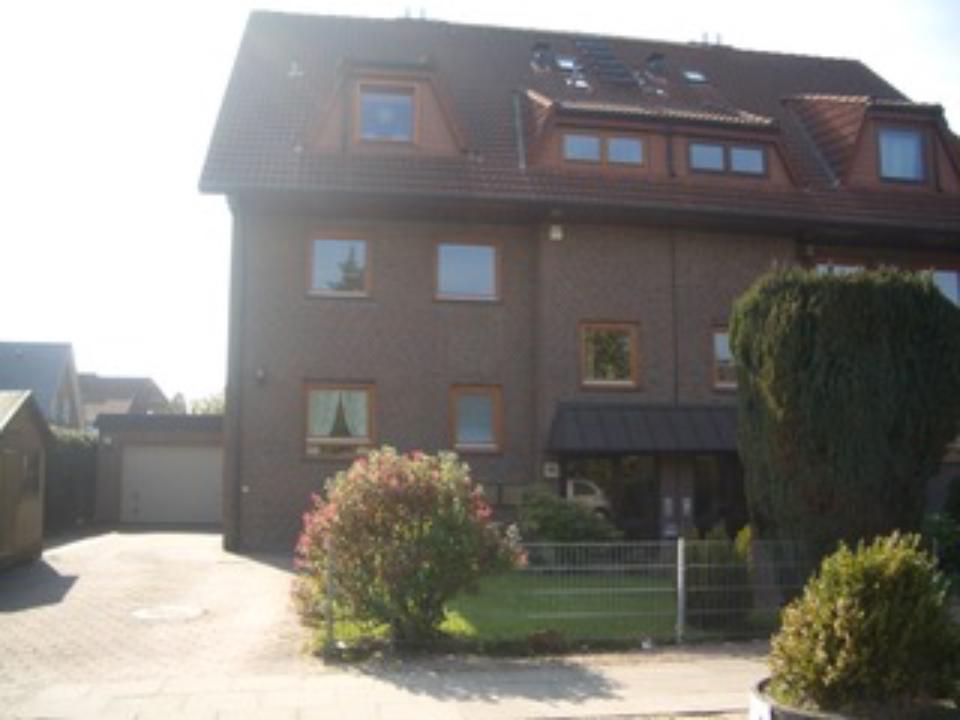 Thumbnail-exclusive 5-Zimmer-Wohnung zuzügl Souterrain in Bestlage HH-Sasel