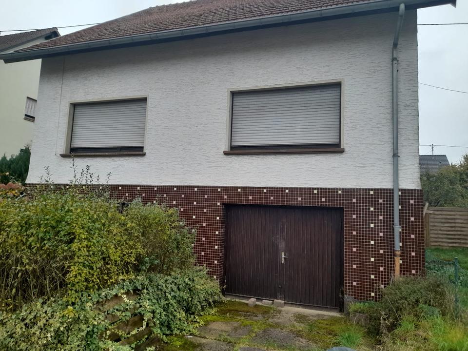 Thumbnail-Ein-Zweifamilienhaus mit Potential in schöner ruhiger Lage