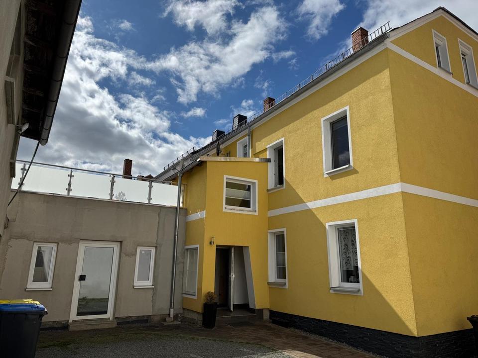 Thumbnail-Mehrfamilienhaus Reihenendhaus Immobilie Wohngebäude mit Garten