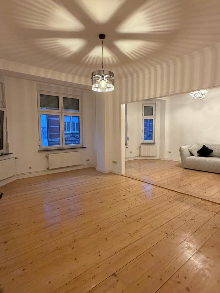 Thumbnail-Charmante 3,5-Zimmer-Altbauwohnung mit Balkon in Top-Lage Berger