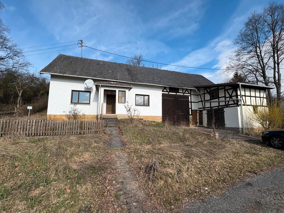 Thumbnail-Bauernhaus mit Scheune und neben Gebäude