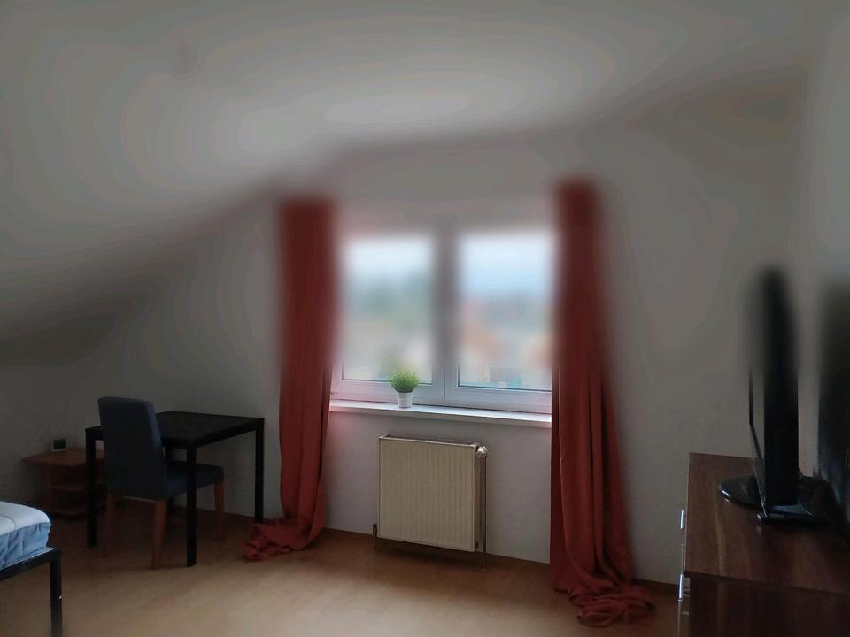 Thumbnail-möbliertes 17m2 Zimmer im Dachgeschoss zu vermieten