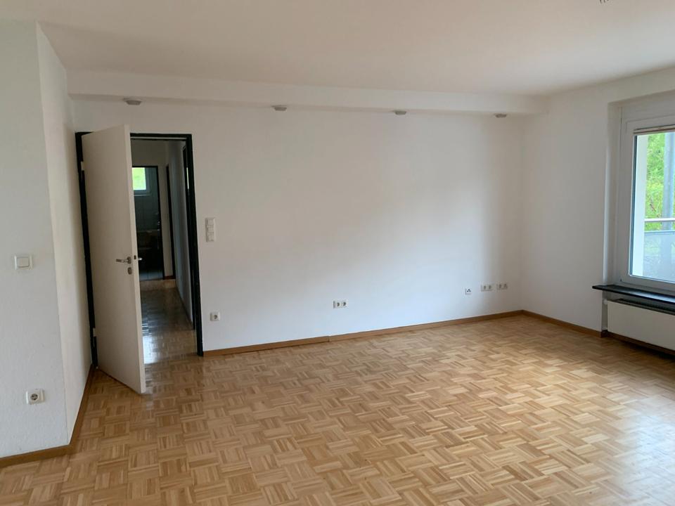Thumbnail-Moderne Wohnung mit großem Wohn- Essbereich, Balkon und EBK, WG