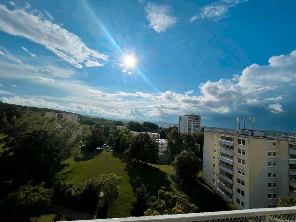 Thumbnail-Helle 3-Zi-Wohnung mit Fernblick, Aufzug & TG – 10 min zur A8