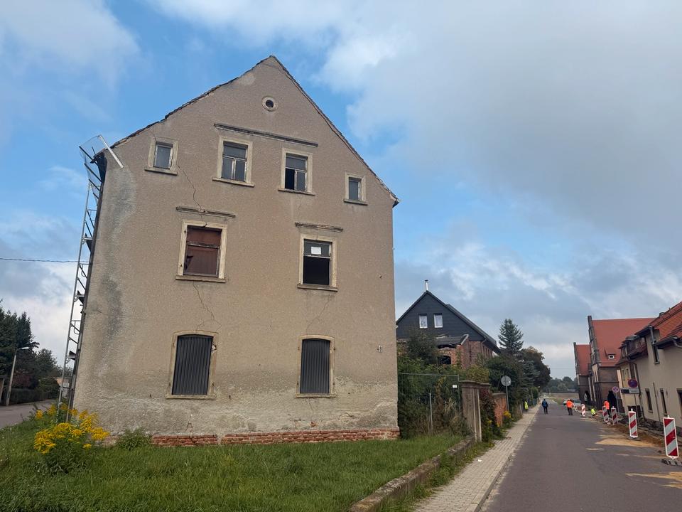 Thumbnail-Mehrfamilienhaus mit 12 Einheiten in Teuchern – 120.000 € VB
