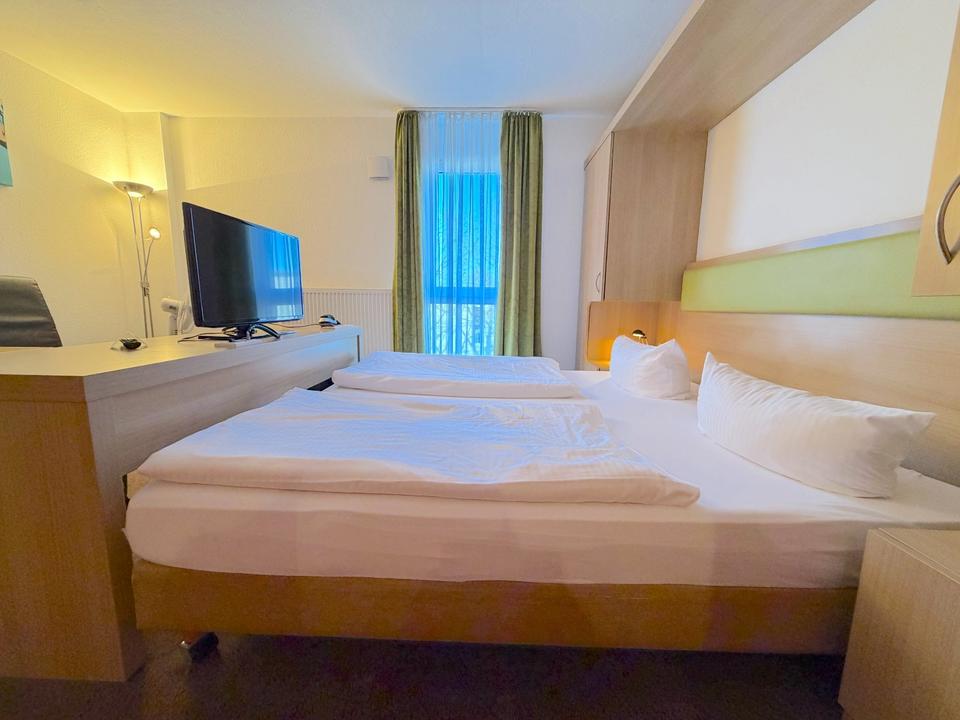 Thumbnail-30m² Doppelzimmer möbliert All Inclusive Karlsruhe