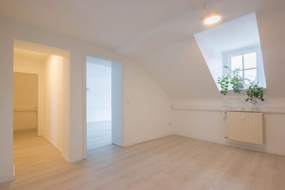 Thumbnail-geräumige Dachgeschosswohnung im Zentrum von Neheim