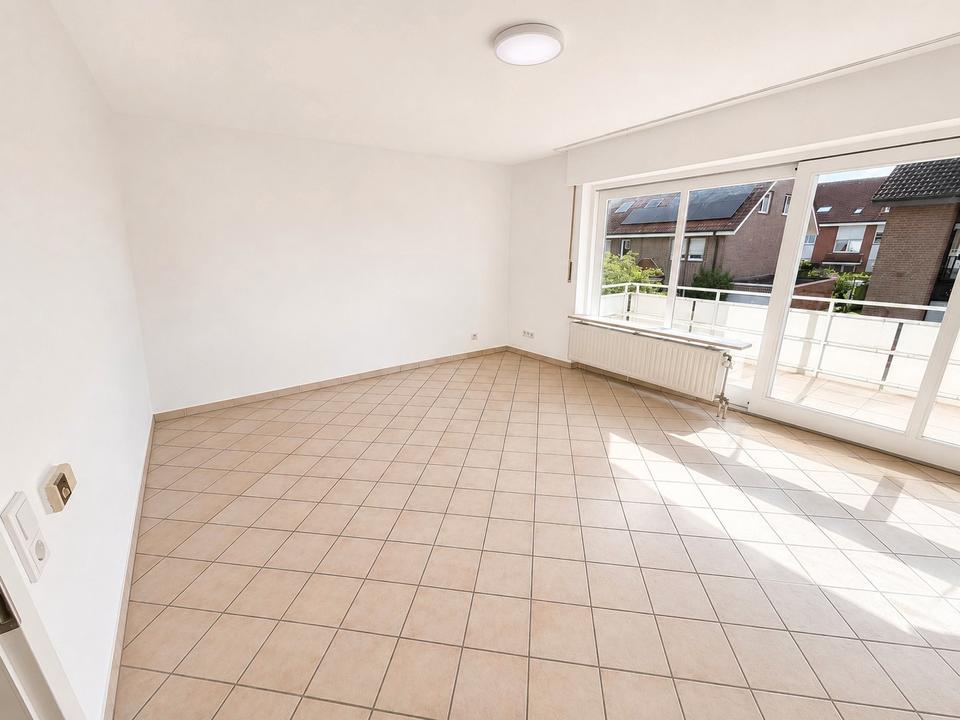 Thumbnail-Helle 3-Zimmer-Wohnung mit Balkon, Einbauküche und Stellplatz