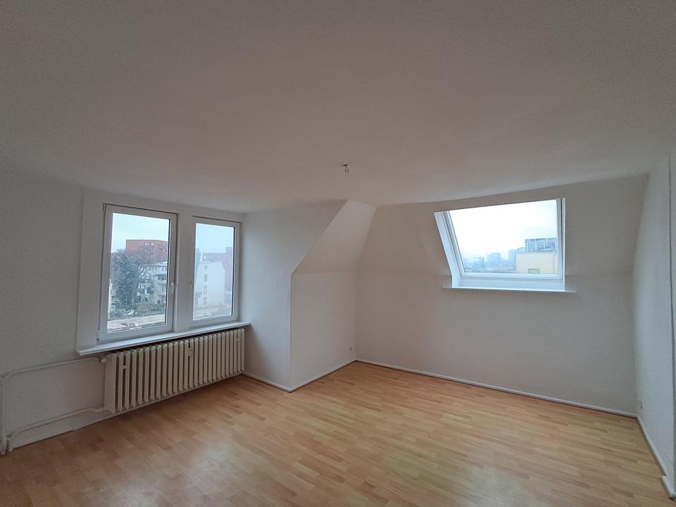 Thumbnail-Anfragen NUR per E-Mail. Günstige 3-Zimmer Wohnung im 4-OG in der Nahe Kistner-Gelände.